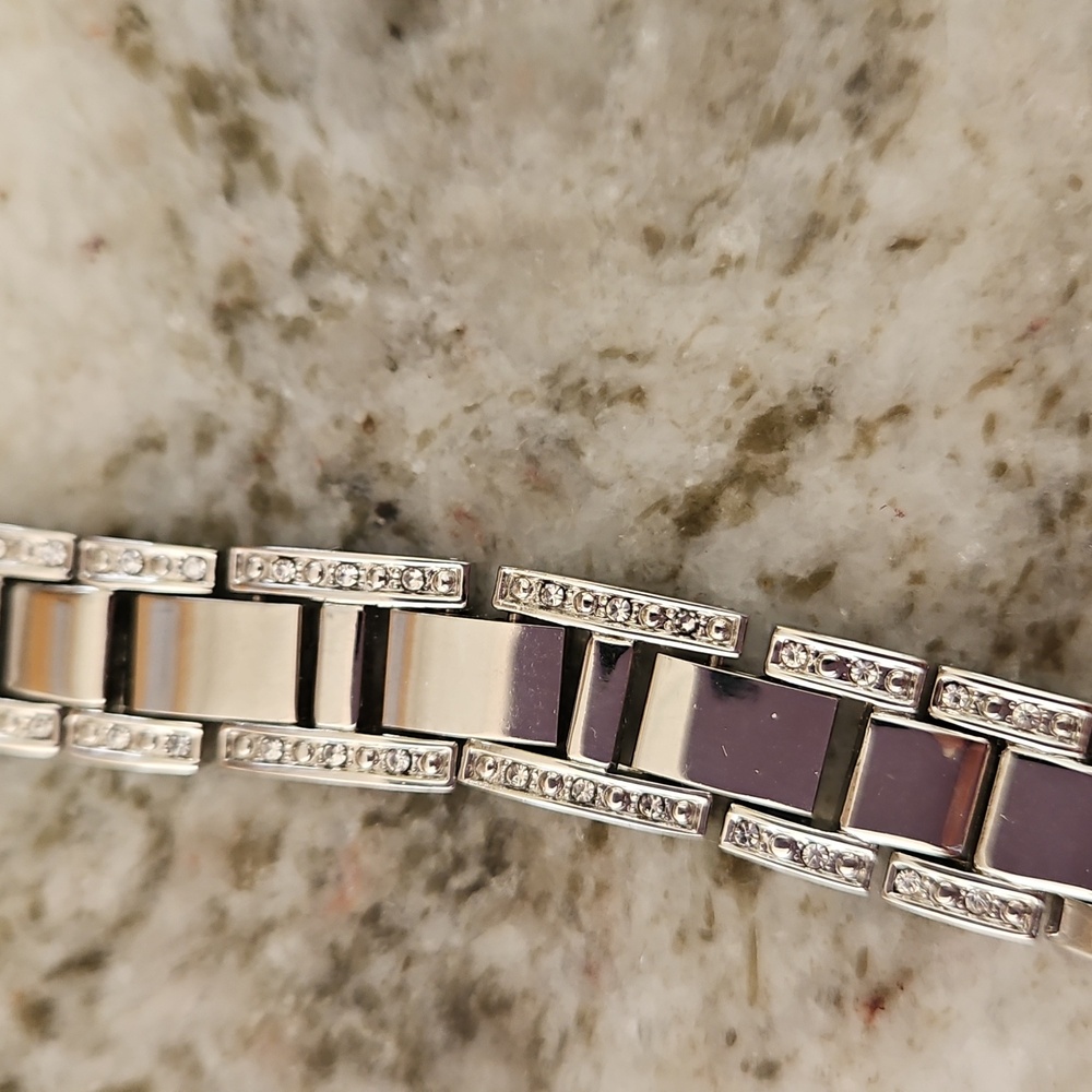 Elegant Silver Google Pixel Watch Band - Picture 4 of 6